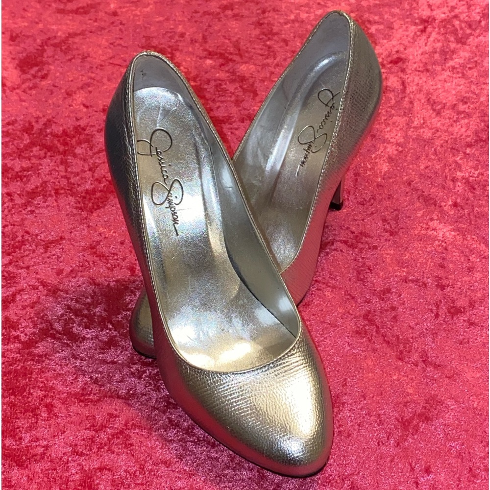 Jessica Simpson Silver Pumps